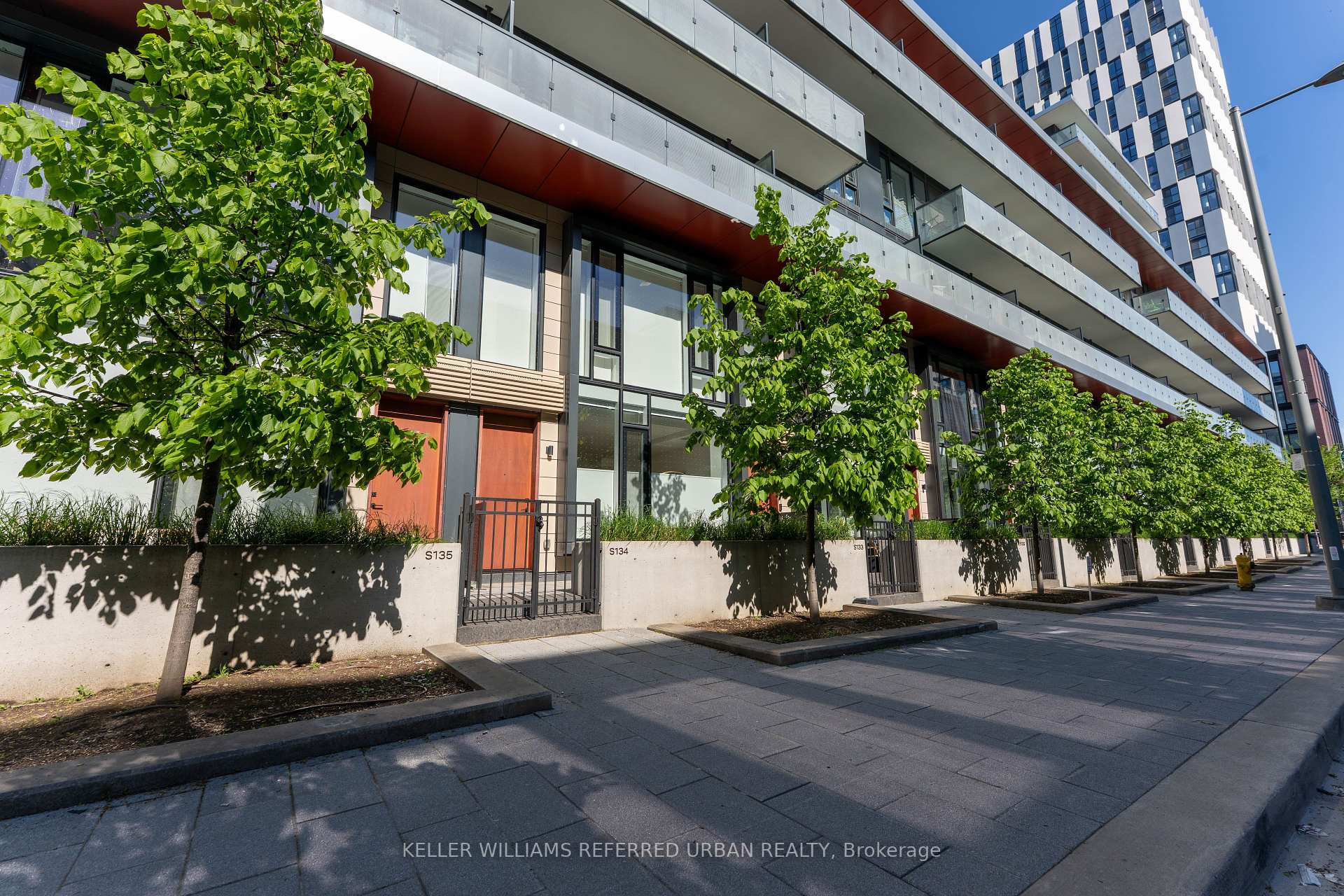 4 Bedrooms Condo at 180 Mill, Toronto For sale