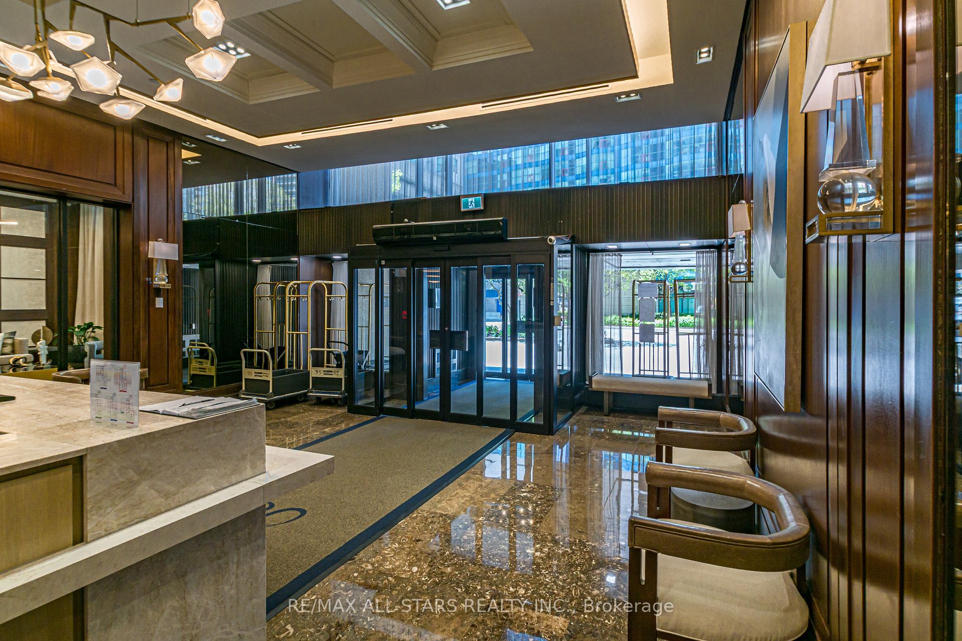 1 Bedroom Condo at 55 Harbour, Toronto For sale