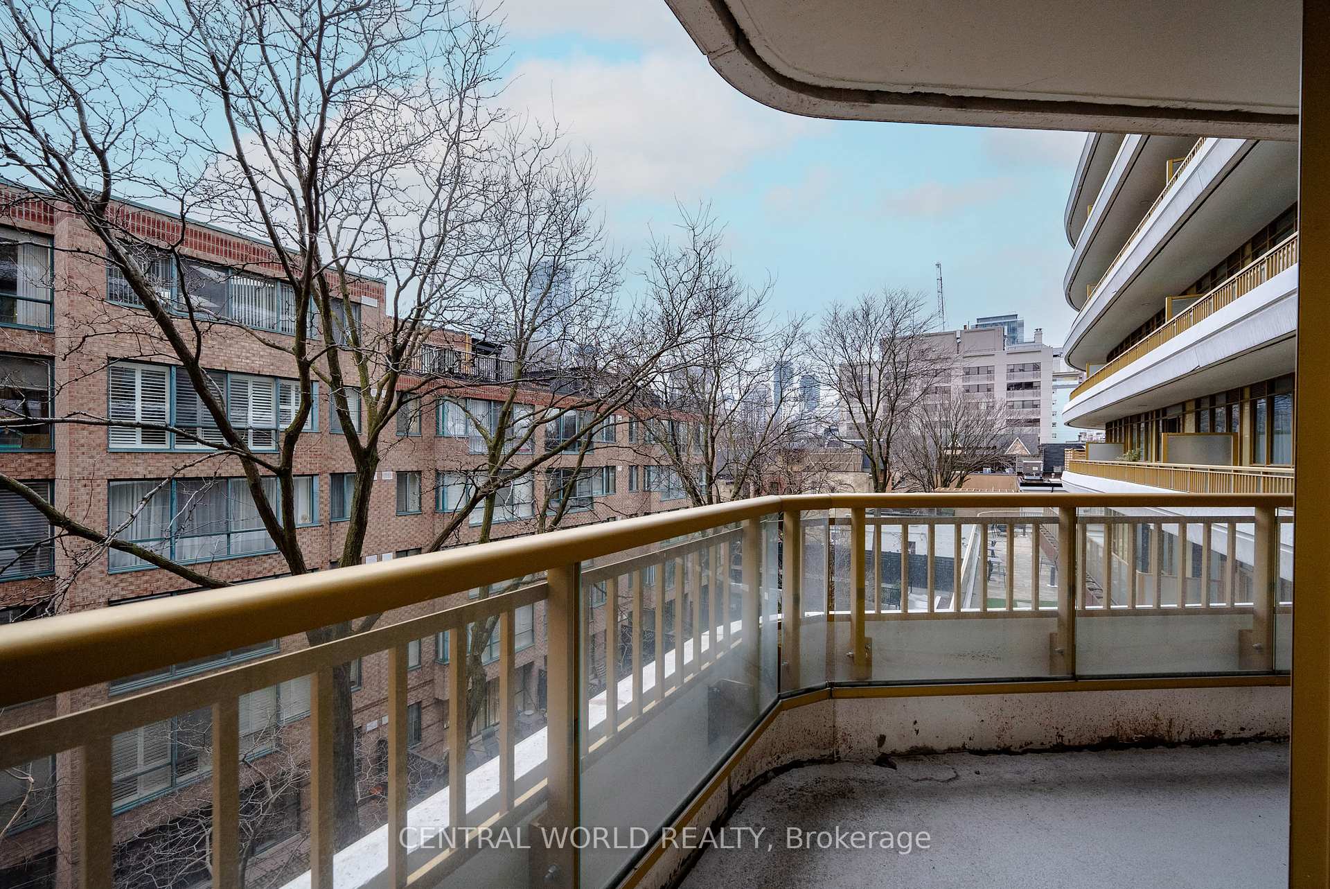 2 Bedrooms Condo at 151 Avenue,  Toronto For sale