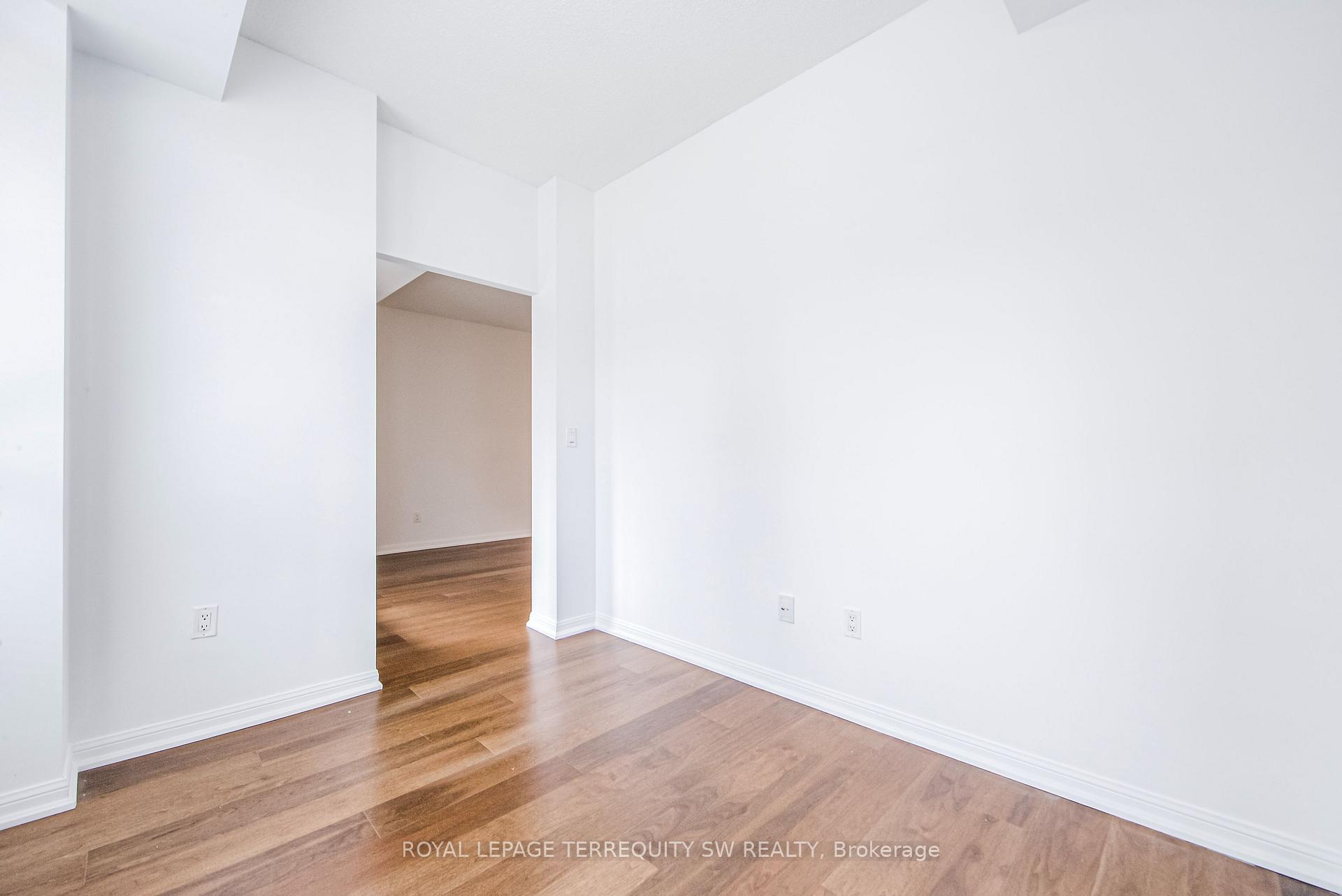 3 Bedrooms Condo at 628 Fleet, Toronto For sale