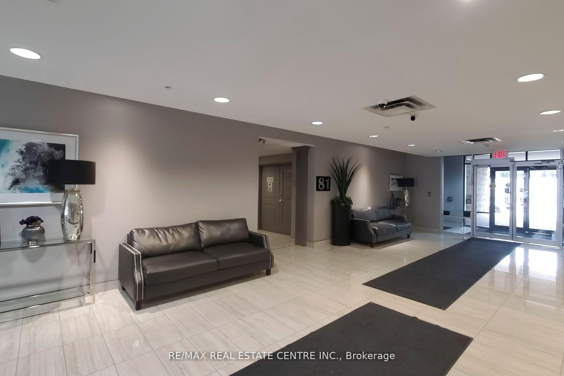 2 Bedrooms Condo at 81 Robinson,  Hamilton For sale