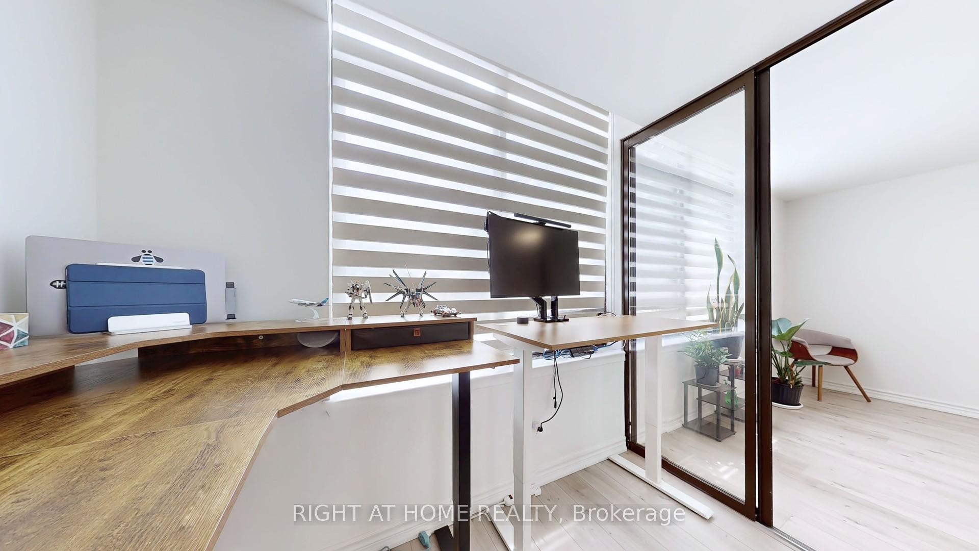 3 Bedrooms Condo at 75 Bamburgh, Toronto For sale
