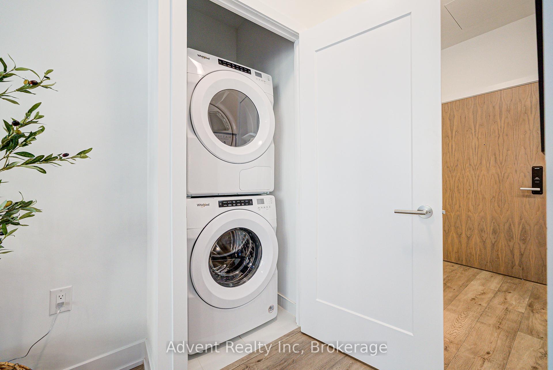 2 Bedrooms Condo at 585 Bloor,  Toronto For sale