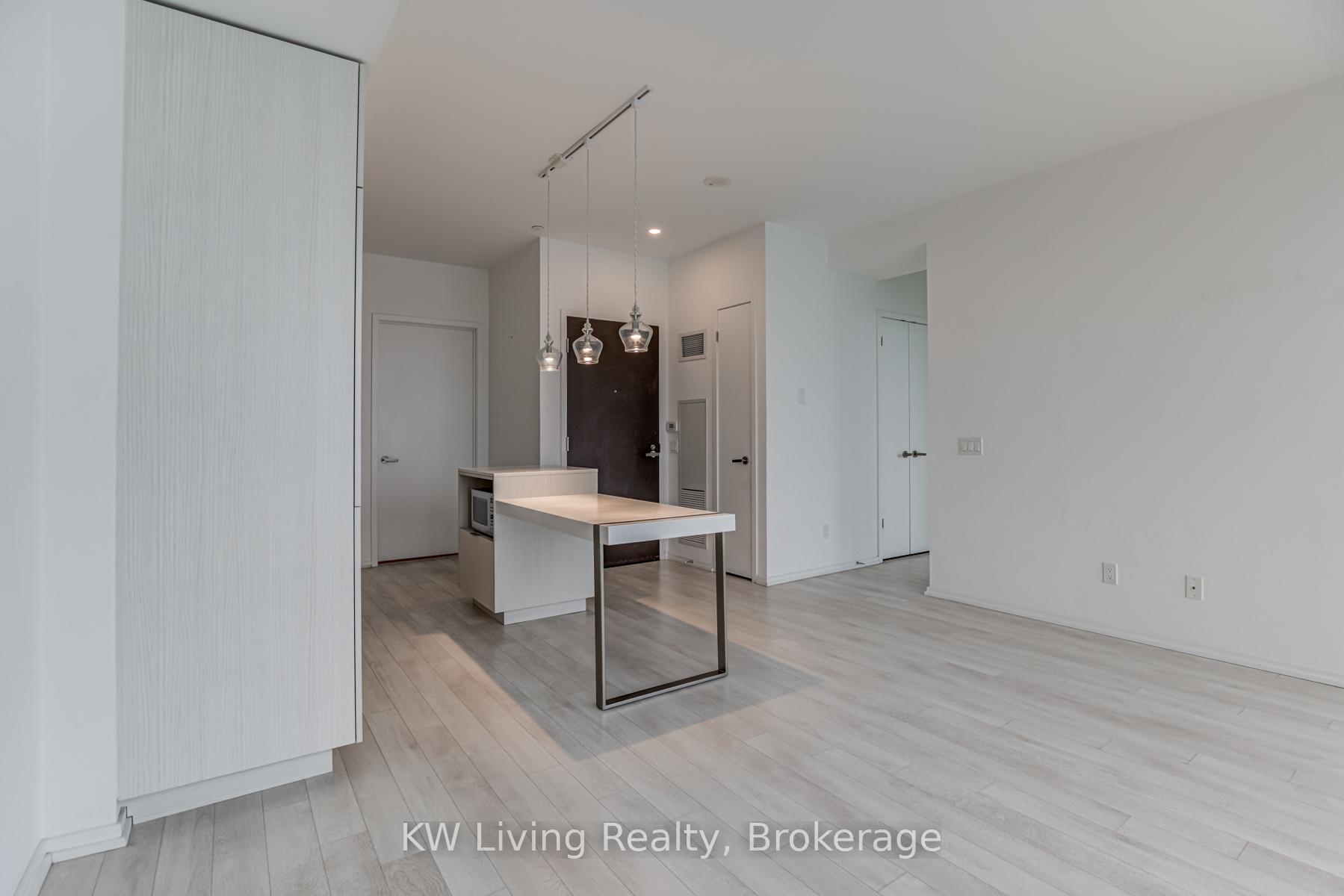 1 Bedroom Condo at 197 Yonge, Toronto For sale