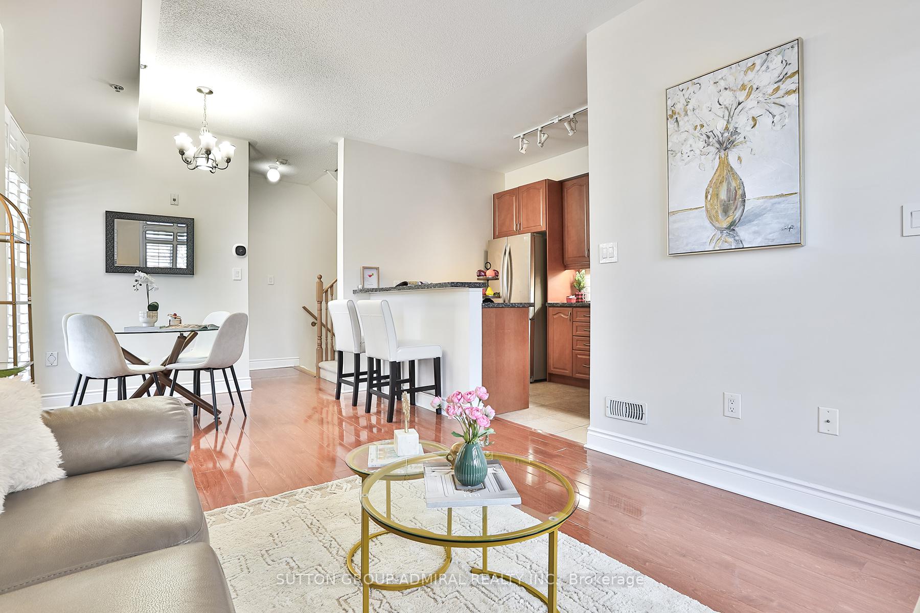 3 Bedrooms Condo at 8 Brighton, Vaughan For sale