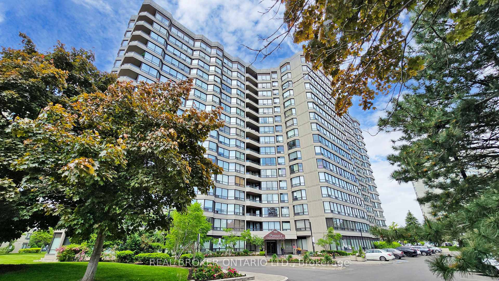 2 Bedrooms Condo at 7440 Bathurst, Vaughan For sale