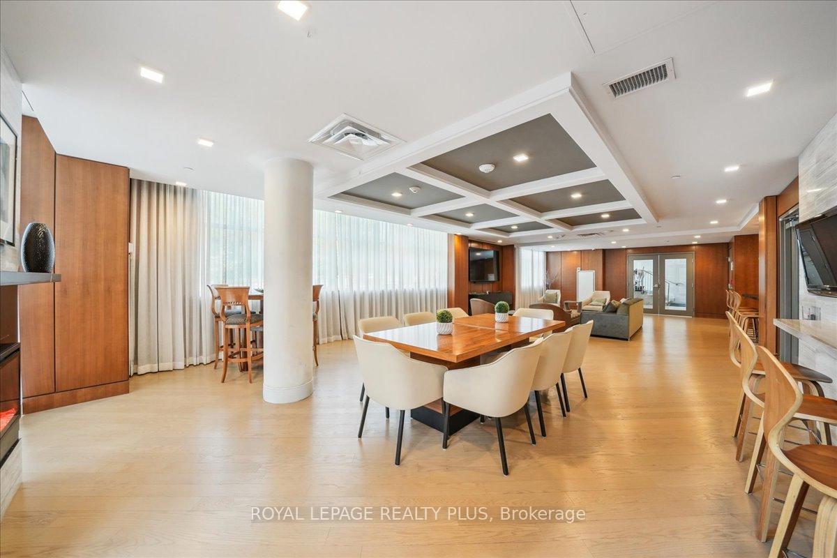 3 Bedrooms Condo at 1575 Lakeshore, Mississauga For sale