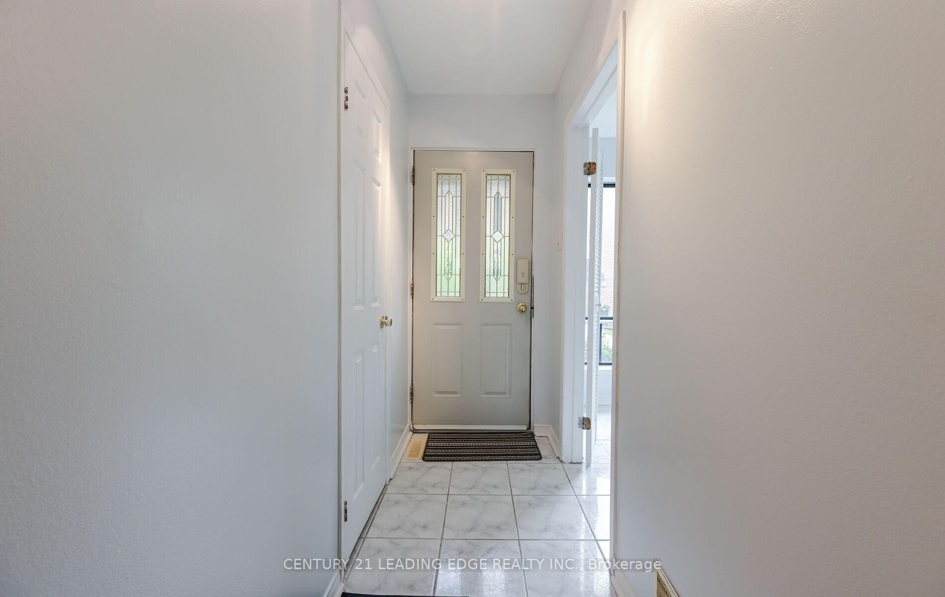 5 Bedrooms Condo at 28 Livingston, Toronto For sale