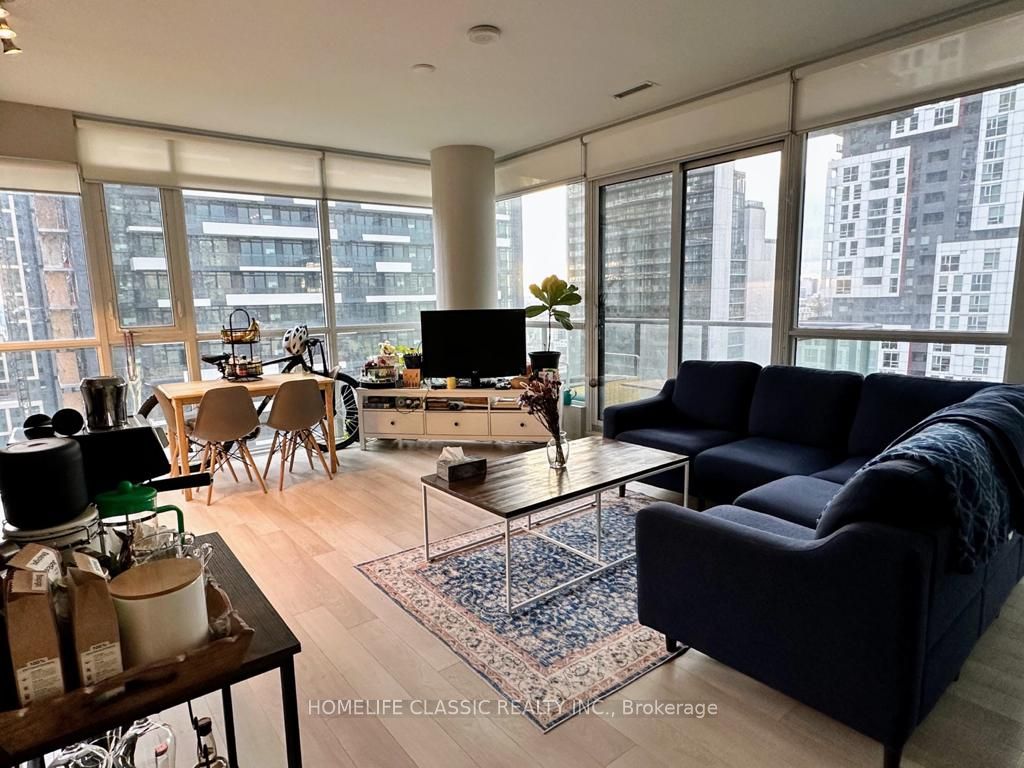 290 Adelaide Street W, #2004