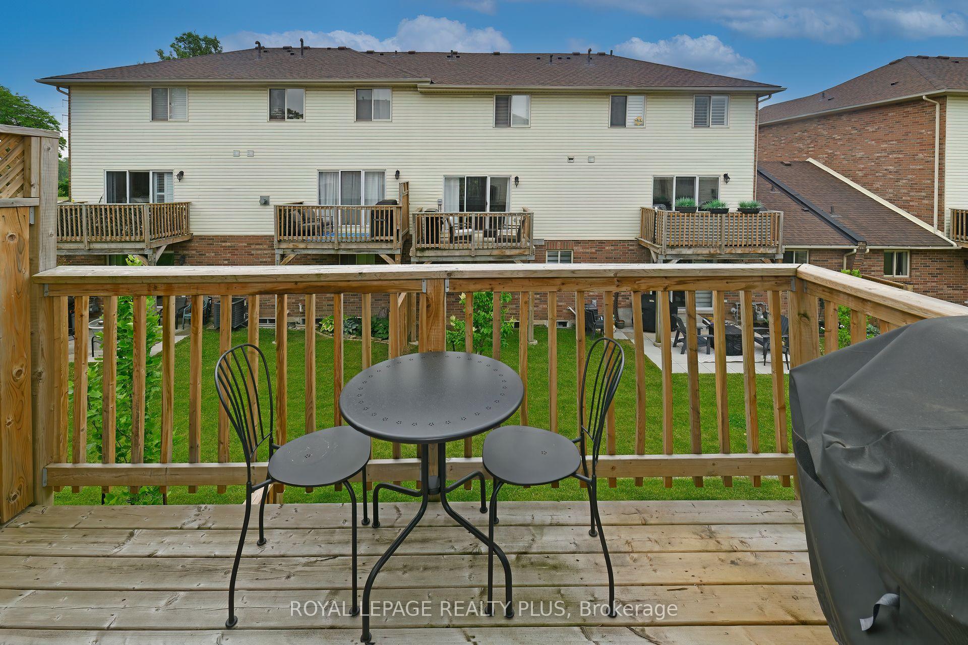 3 Bedrooms Condo at 4045 Upper Middle, Burlington For sale