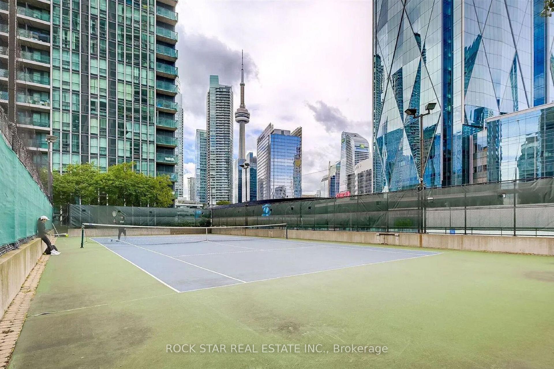 2 Bedrooms Condo at 18 Harbour,  Toronto For sale