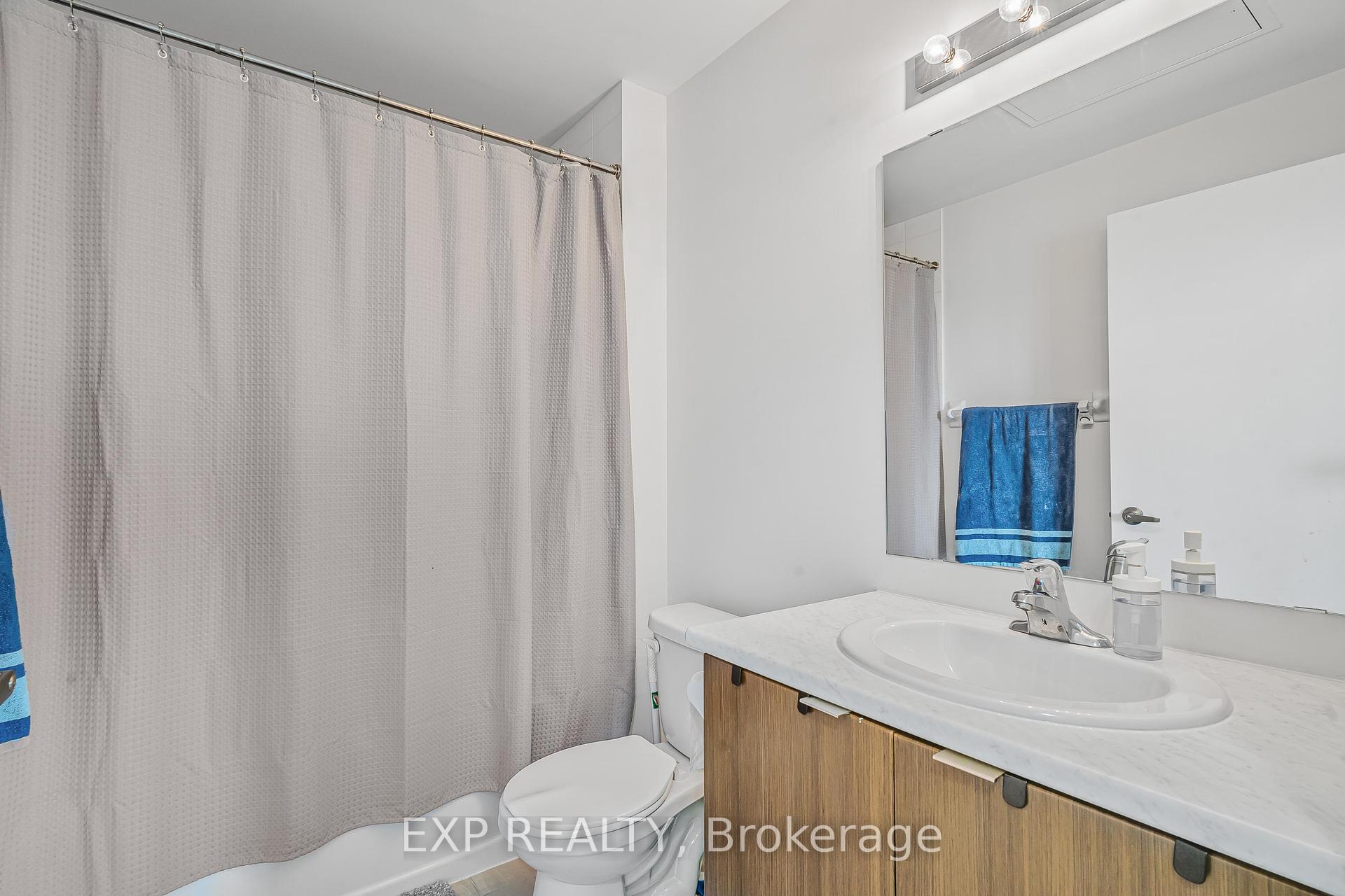 2 Bedrooms Condo at 20 Orchid Place, Toronto For sale