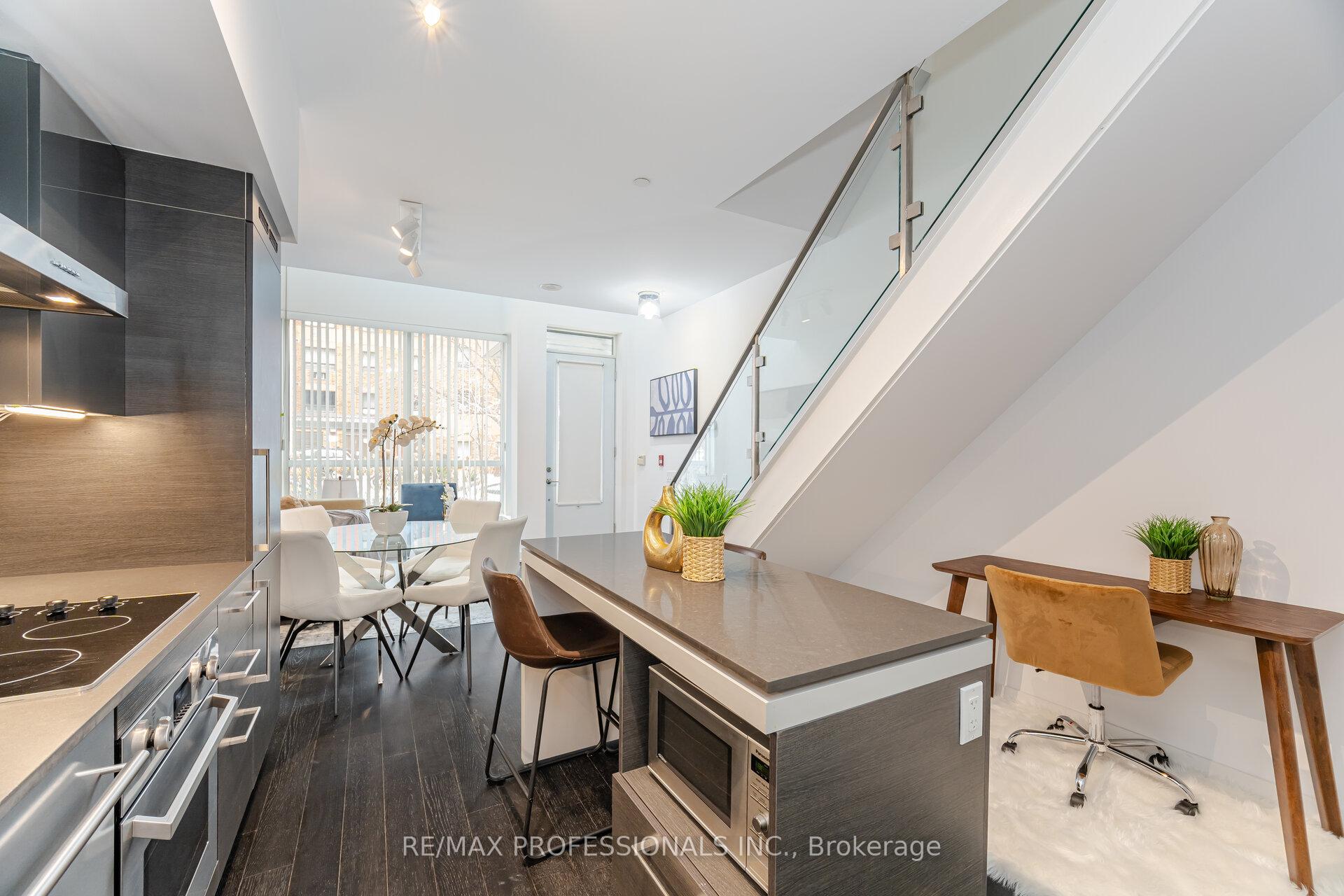 2 Bedrooms Condo at 1030 King, Toronto For sale