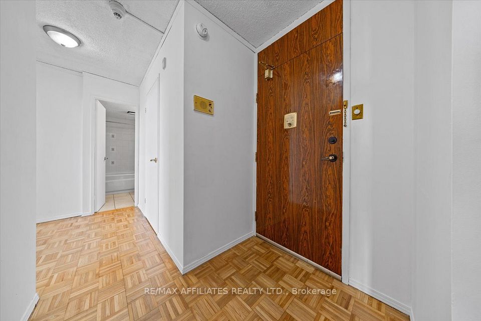 #706 - 2000 Jasmine Crescent, BeaconHillNorthSouthandArea, ON K1J 8K4