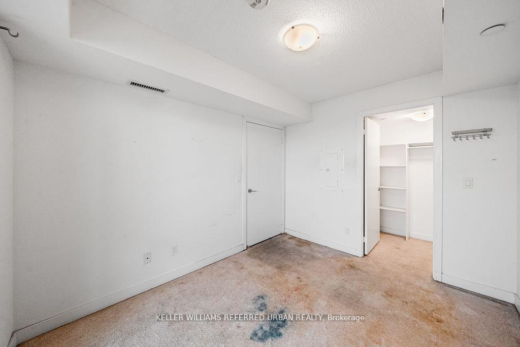 2 Bedrooms Condo at 8 Trent, Toronto For sale