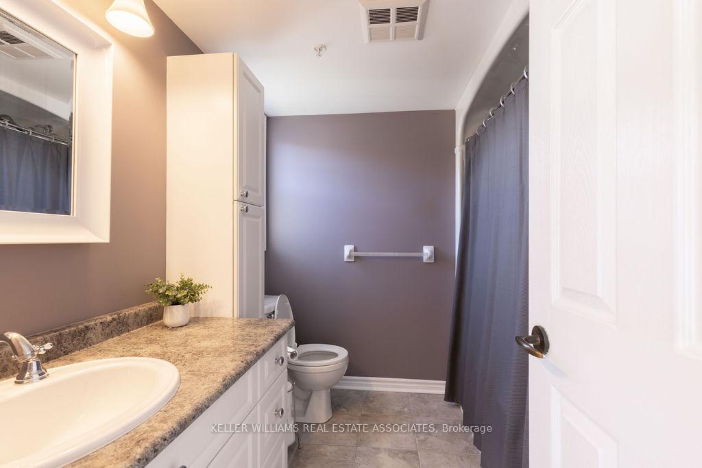 2 Bedrooms Condo at 4003 Kilmer, Burlington For sale