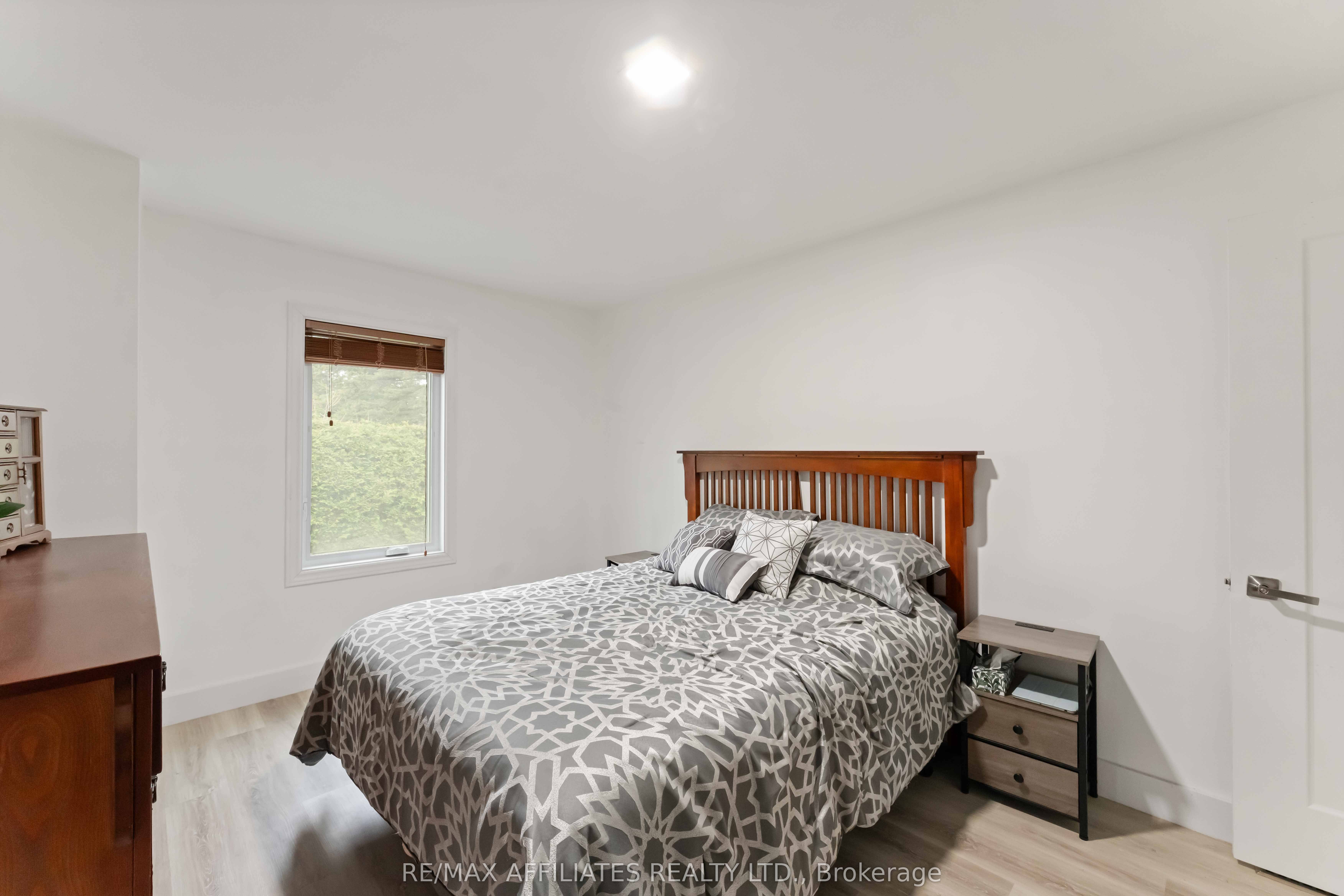 2 Teakwood Court