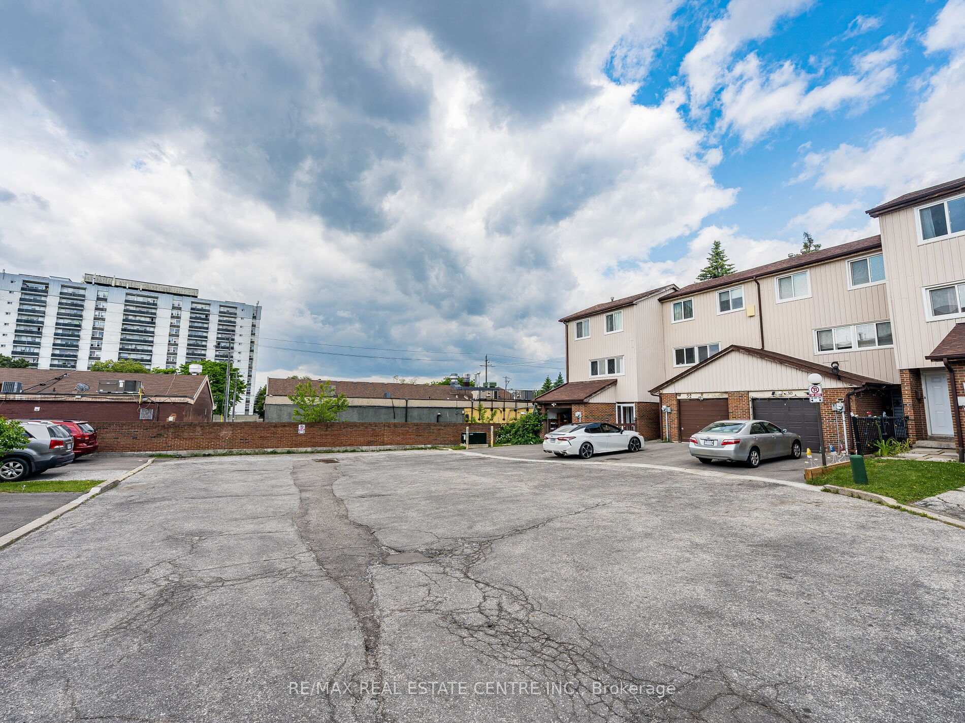 5 Bedrooms Condo at 34 San Roberto, Toronto For sale