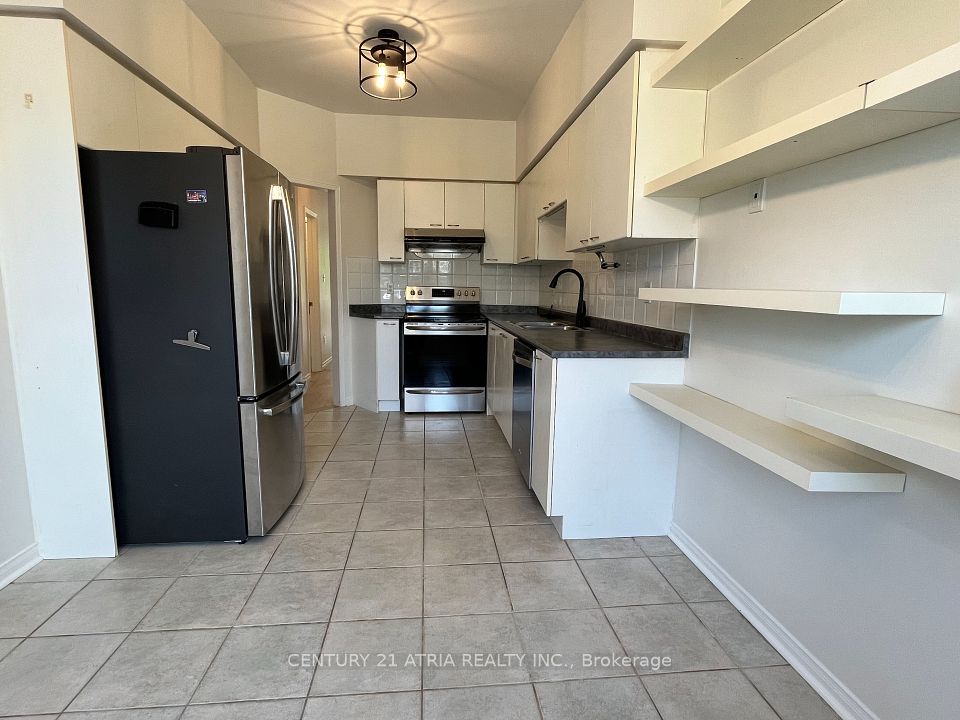 21 Coburg Crescent, Richmond Hill, ON L4B 4E1
