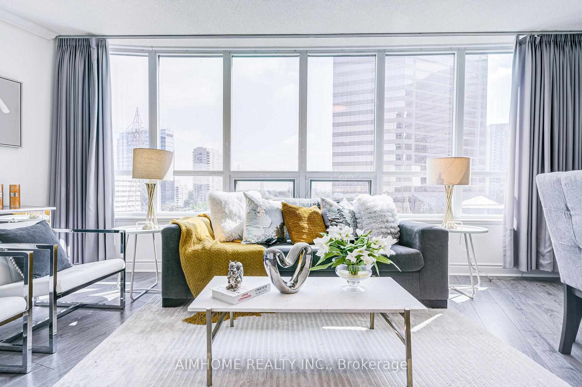 2 Bedrooms Condo at 25 Greenview, Toronto For sale