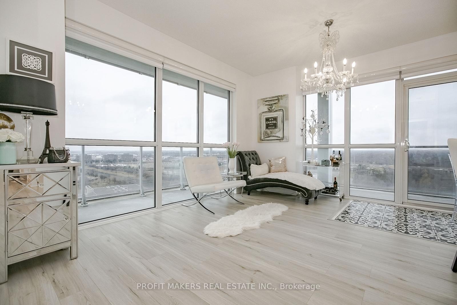 3 Bedrooms Condo at 65 Speers, Oakville For sale