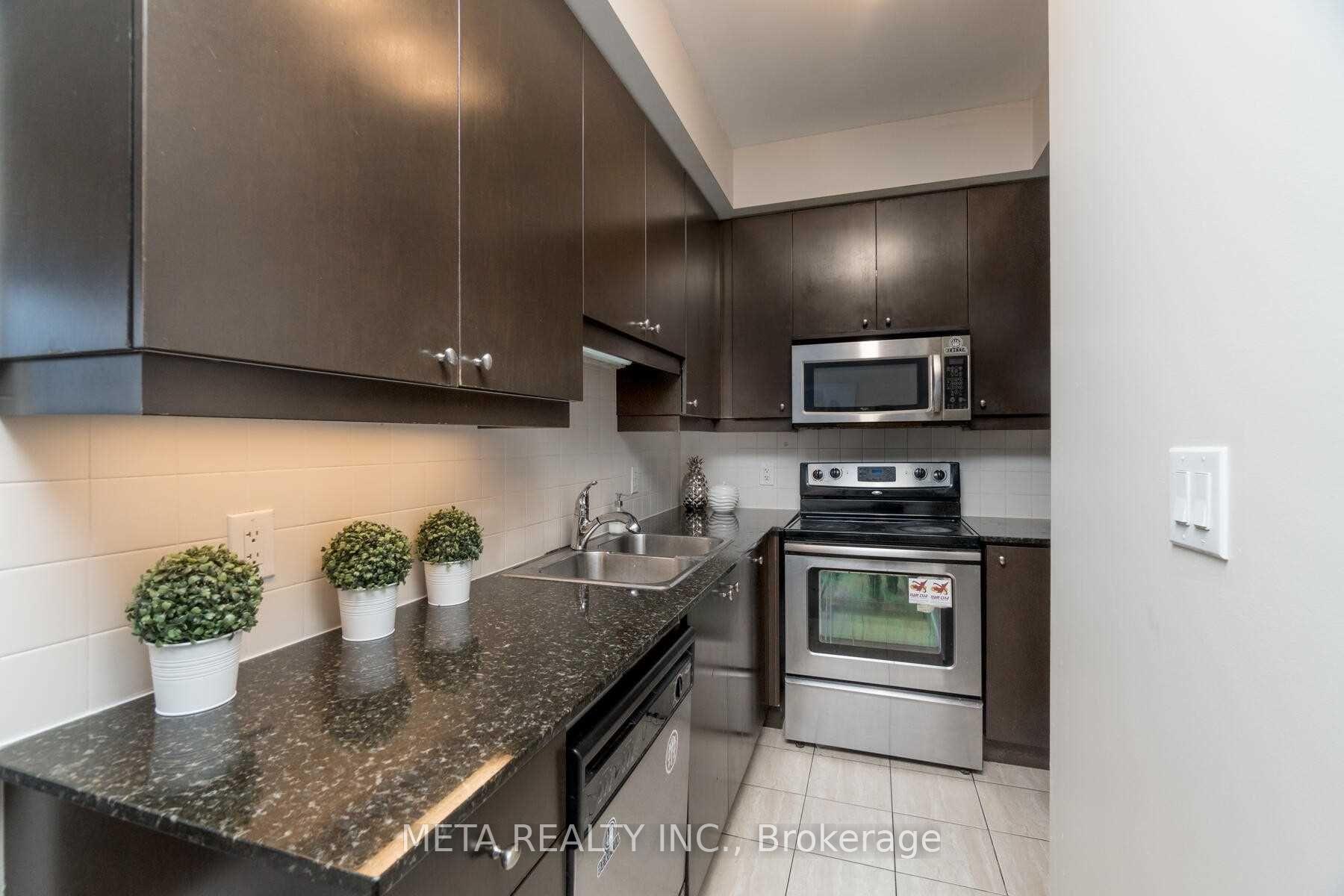 2 Bedrooms Condo at 50 Absolute, Mississauga For sale