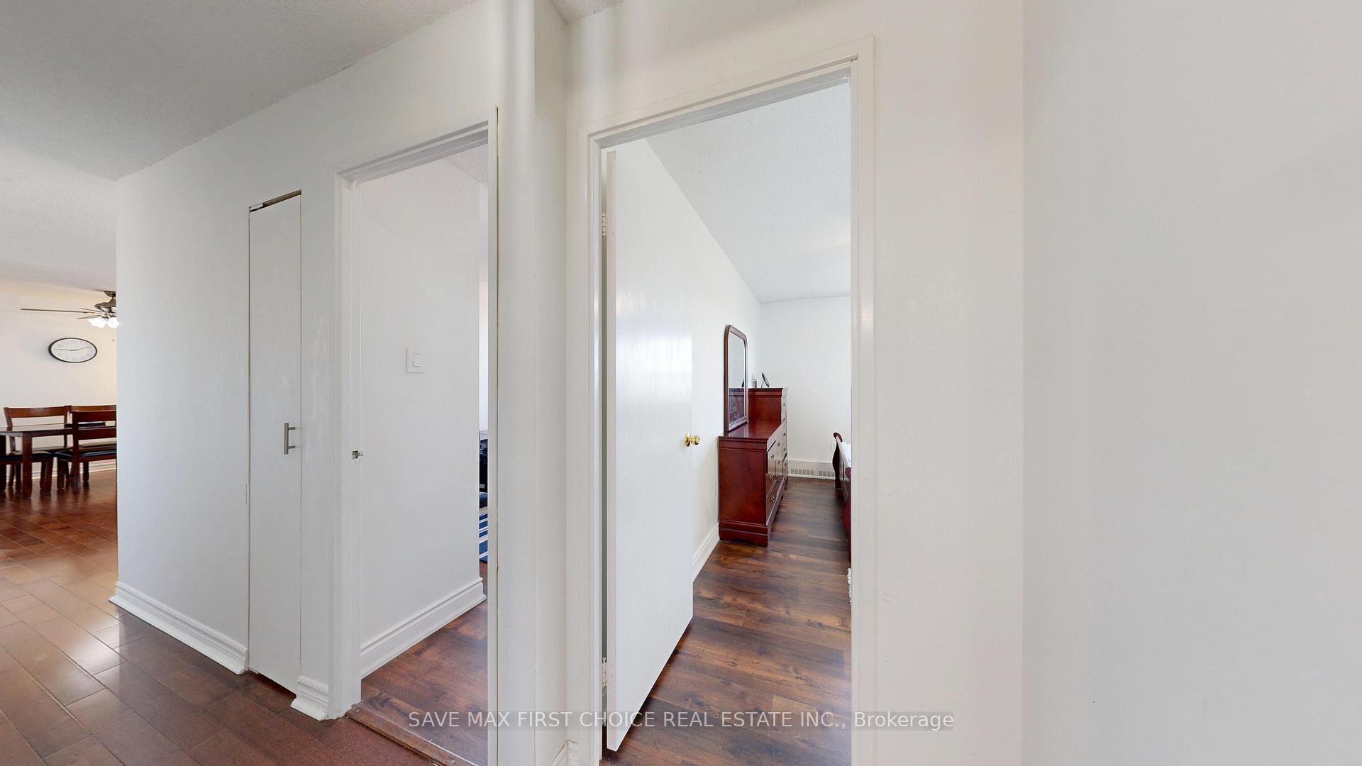 3 Bedrooms Condo at 15 Torrance, Toronto For sale