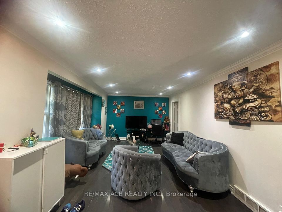 150 Doncaster Avenue, Markham, ON L3T 1L3