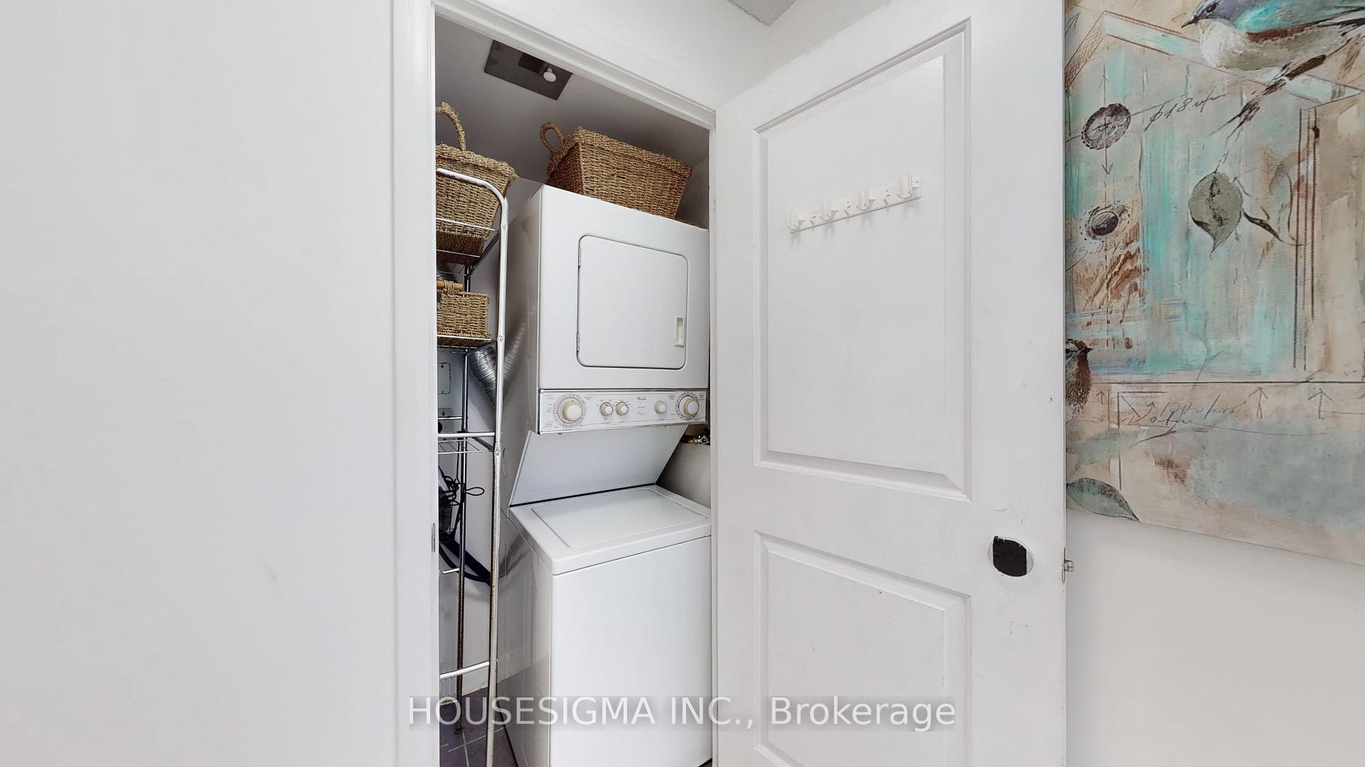 2 Bedrooms Condo at 190 Borough,  Toronto For sale
