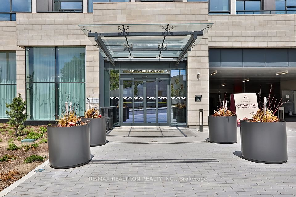 #901 - 10 Inn On The Park Drive, Toronto, ON M3C 0P9