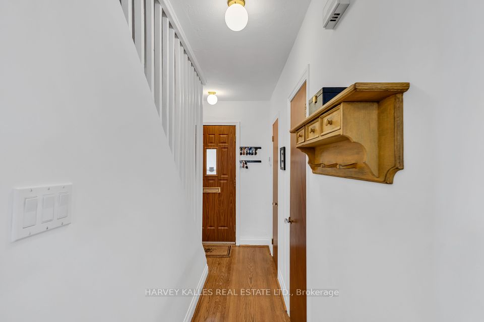 224 Poyntz Avenue