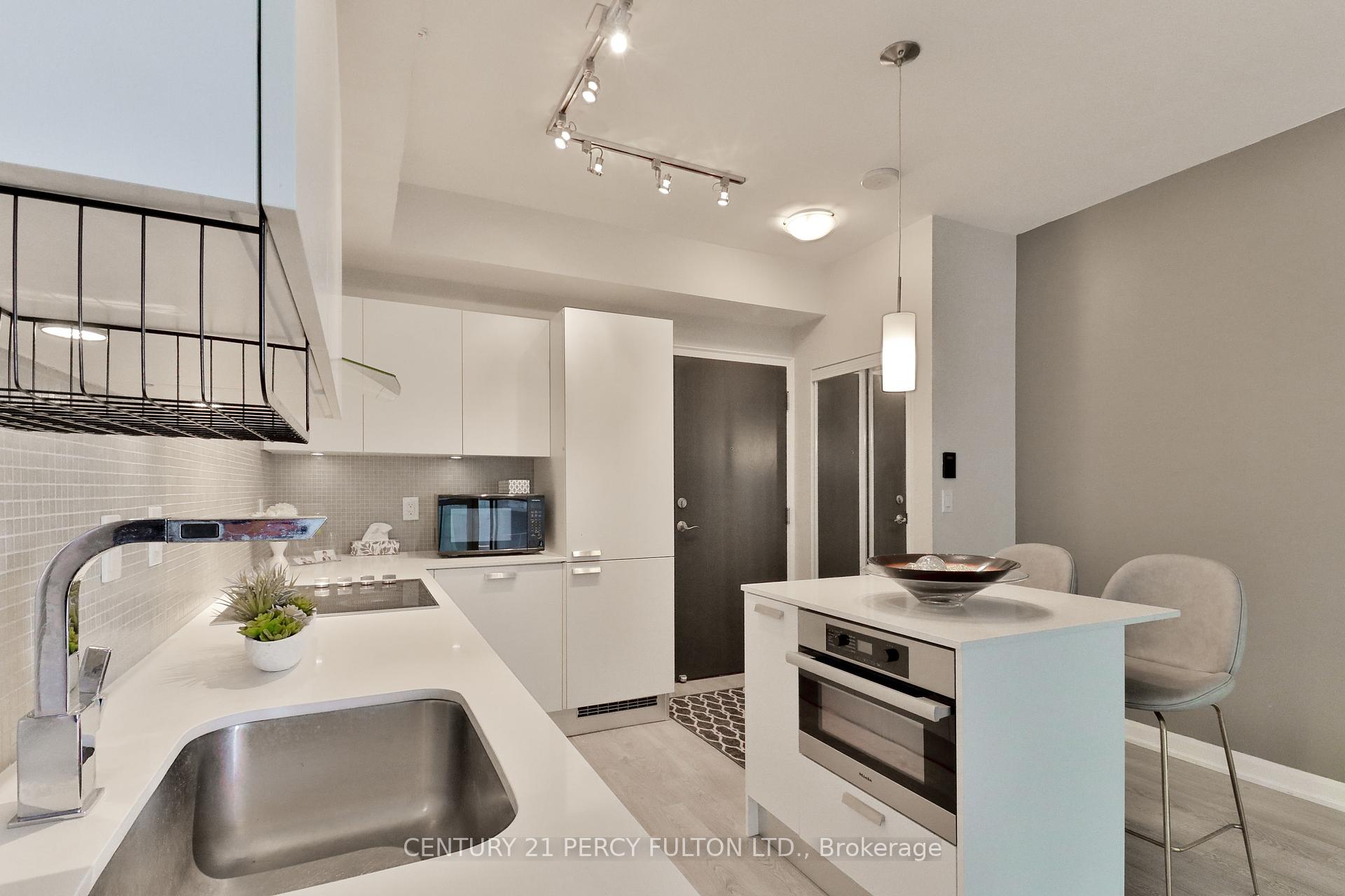 2 Bedrooms Condo at 9 Bogert, Toronto For sale