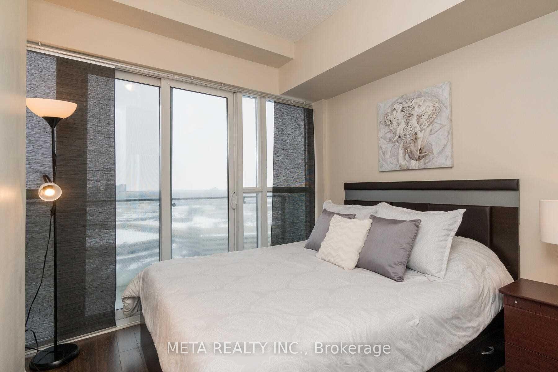 2 Bedrooms Condo at 50 Absolute, Mississauga For sale