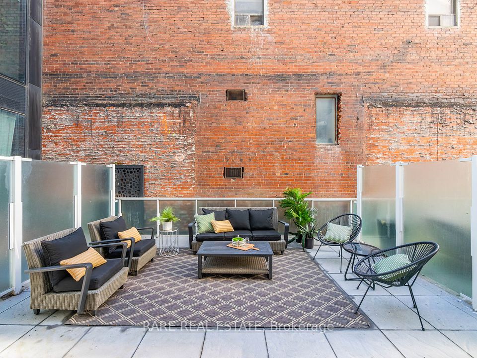 #206 - 11 Charlotte Street, Toronto, ON M5V 2H5