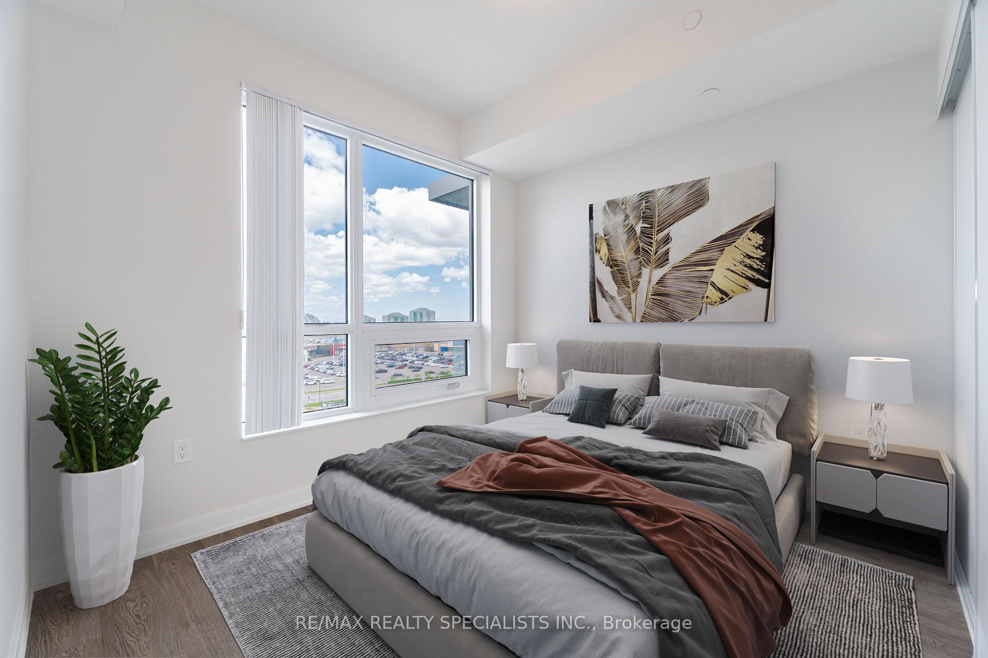 3 Bedrooms Condo at 4677 Glen Erin, Mississauga For sale