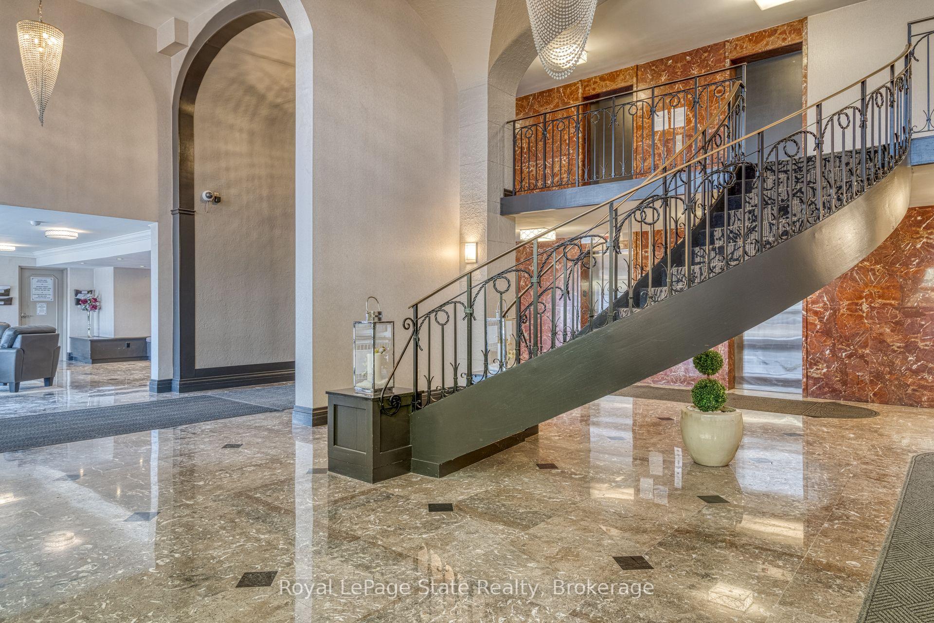 2 Bedrooms Condo at 500 Green,  Hamilton For sale