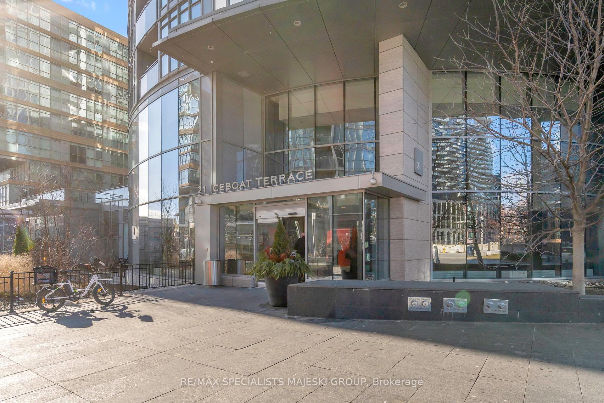 2 Bedrooms Condo at 21 Iceboat,  Toronto For sale