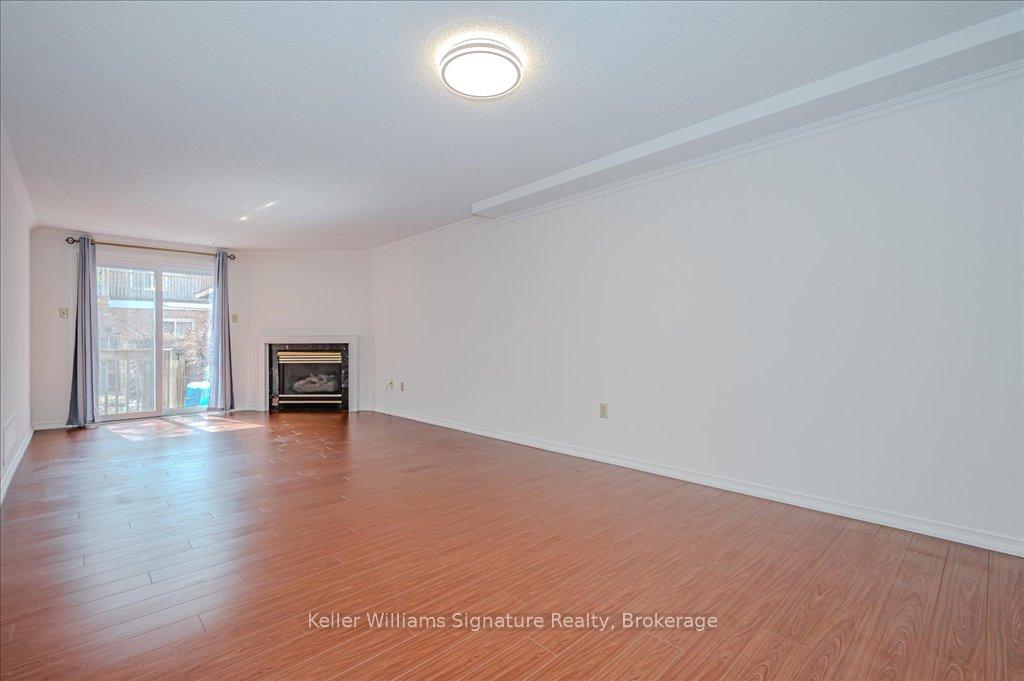 3 Bedrooms Condo at 2055 Walkers,  Burlington For sale