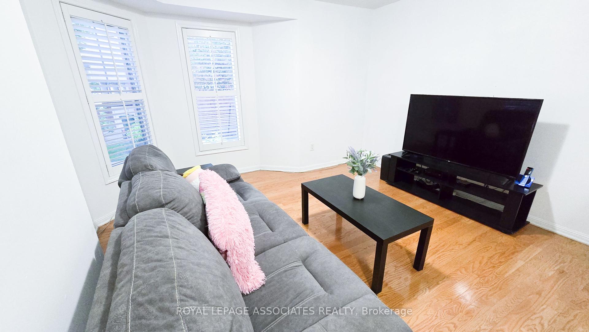 2 Bedrooms Condo at 50 Mendelssohn, Toronto For sale