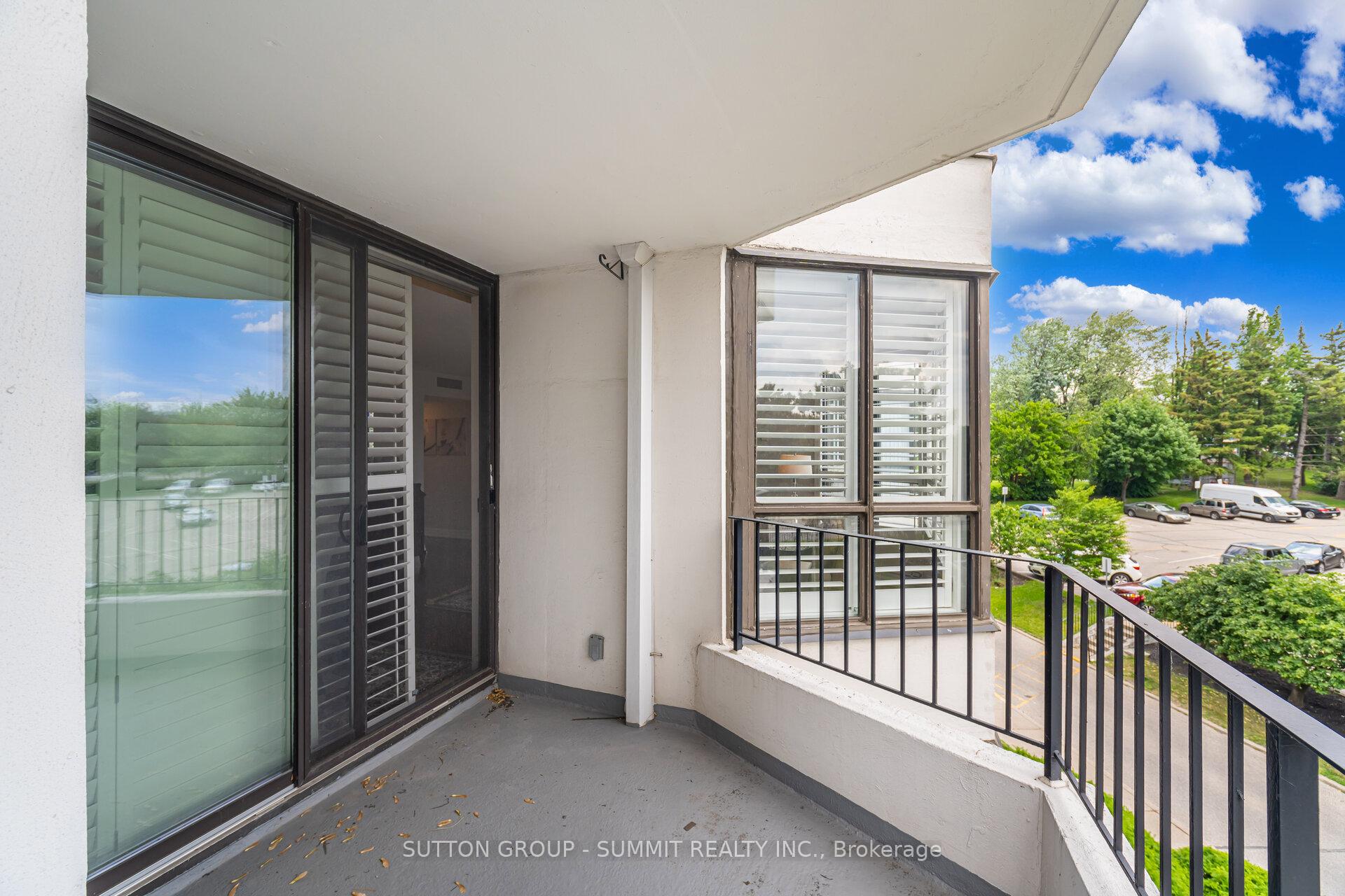 3 Bedrooms Condo at 1333 Bloor, Mississauga For sale