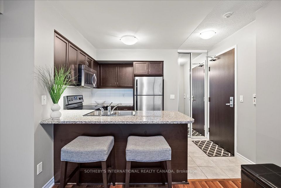 19 Grand Trunk Crescent