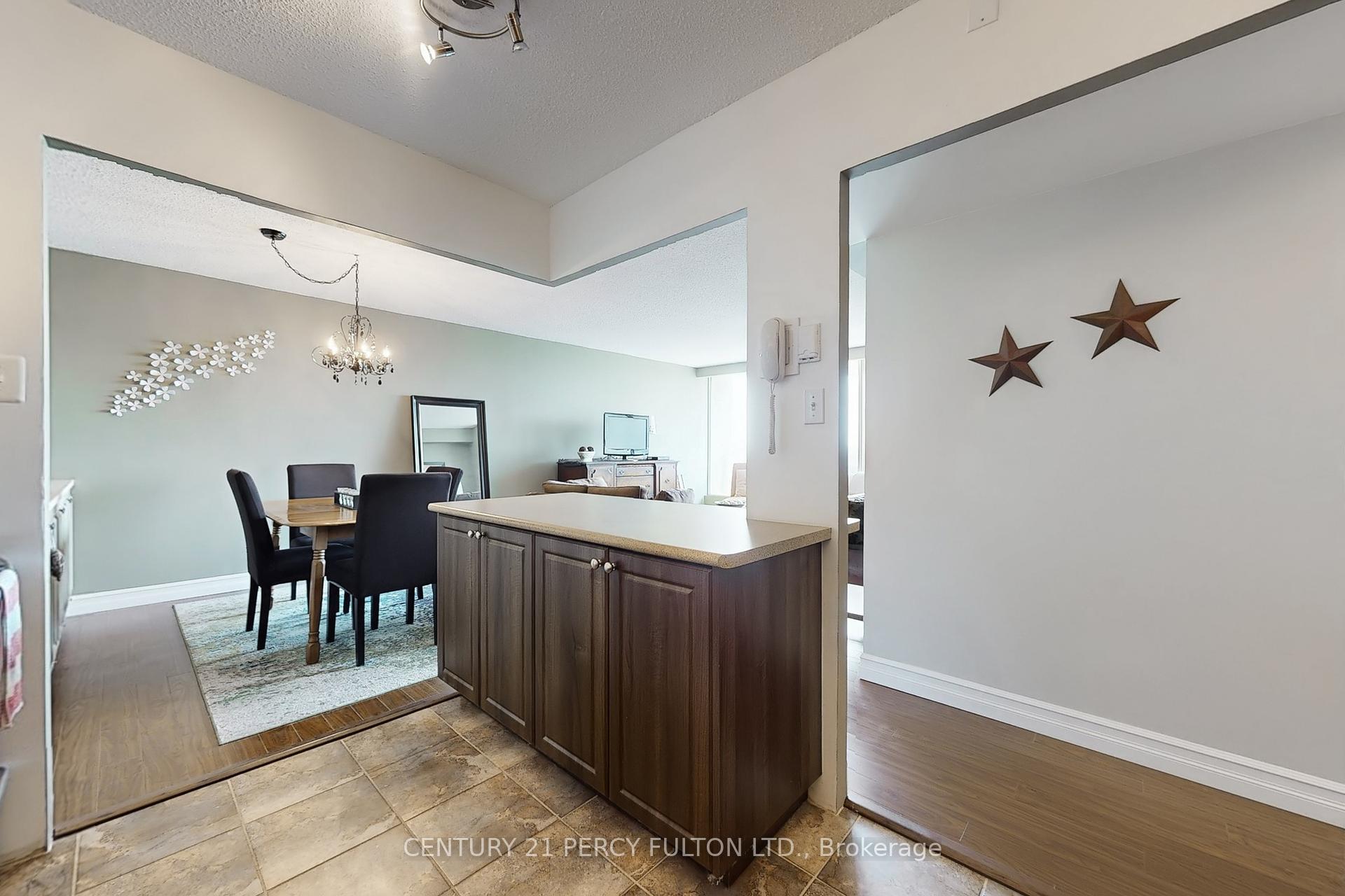 2 Bedrooms Condo at 40 Bay Mills, Toronto For sale