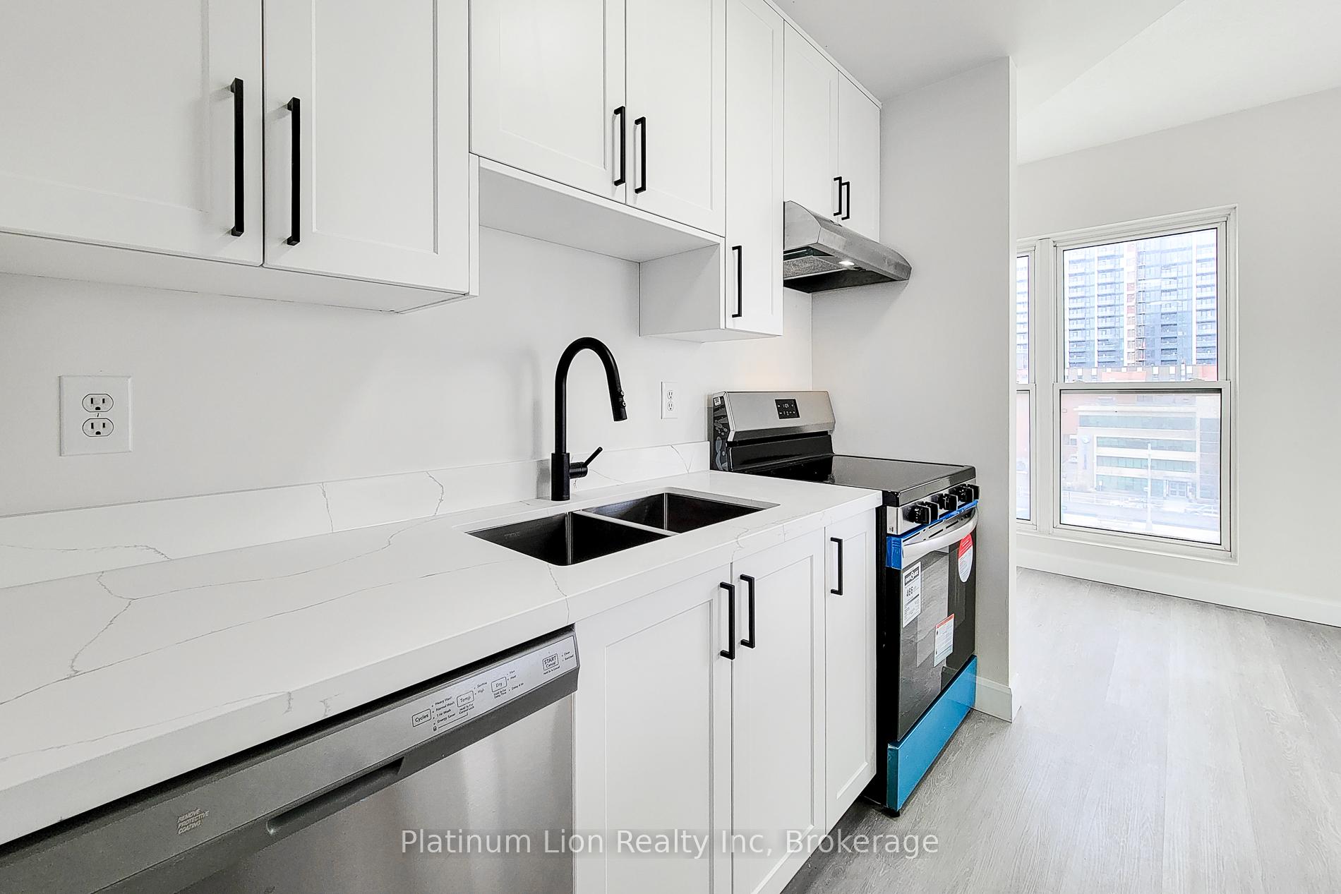 2 Bedrooms Condo at 135 James,  Hamilton For sale