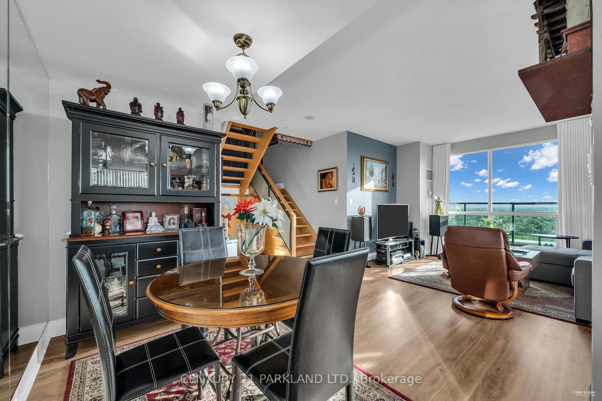3 Bedrooms Condo at 7 Lorraine, Toronto For sale