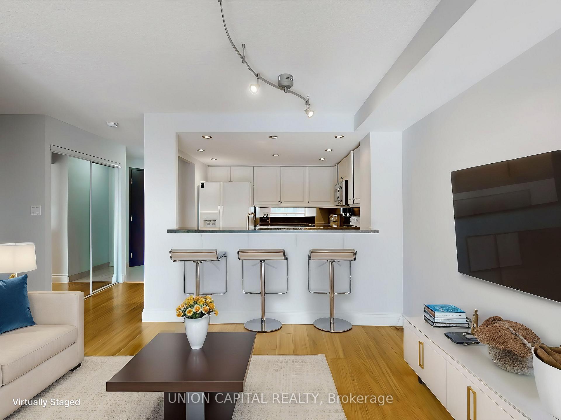 3 Bedrooms Condo at 28 Hollywood, Toronto For sale