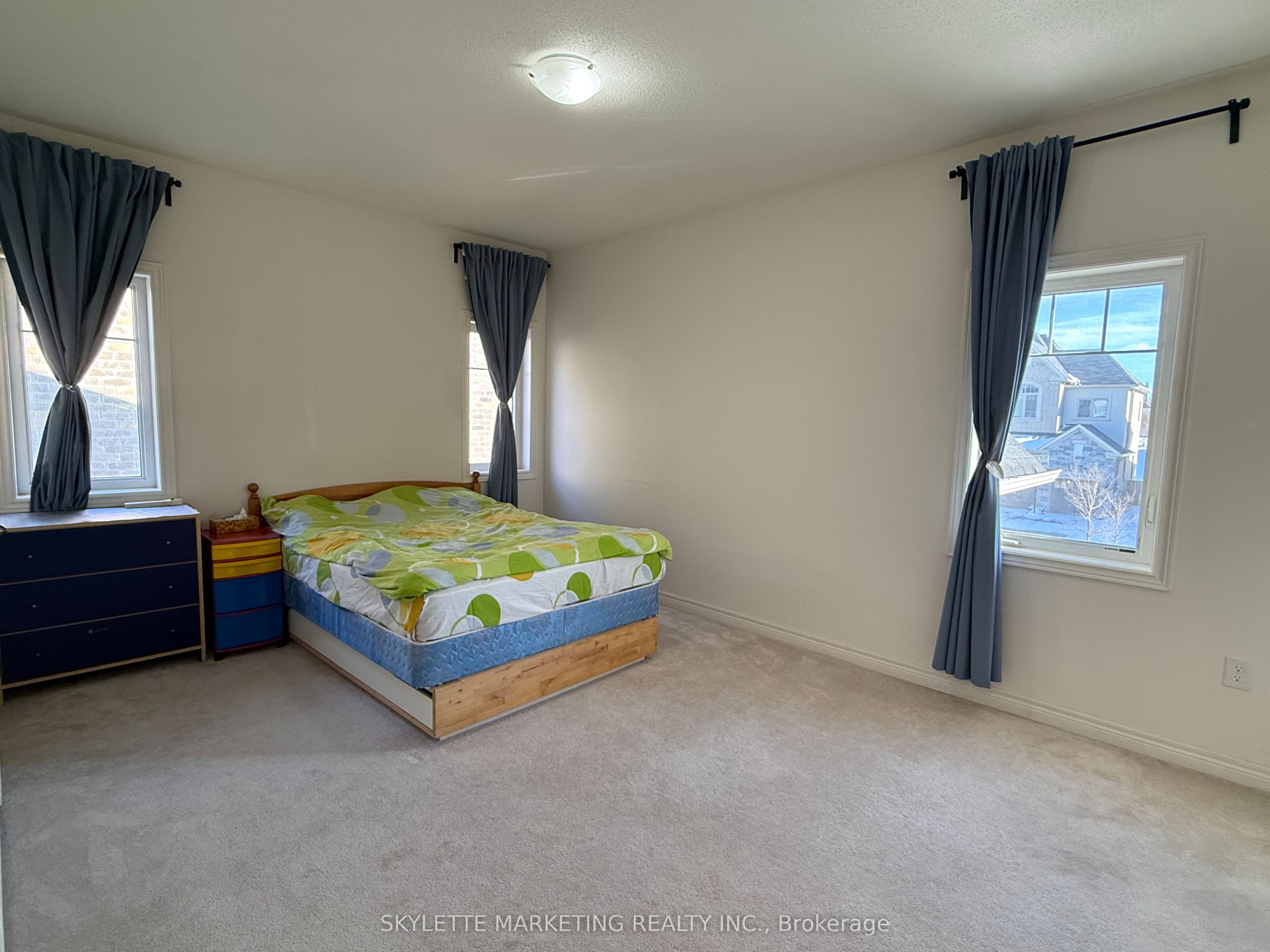 10 MaryWilson Court, East Gwillimbury, ON L9N 0P5