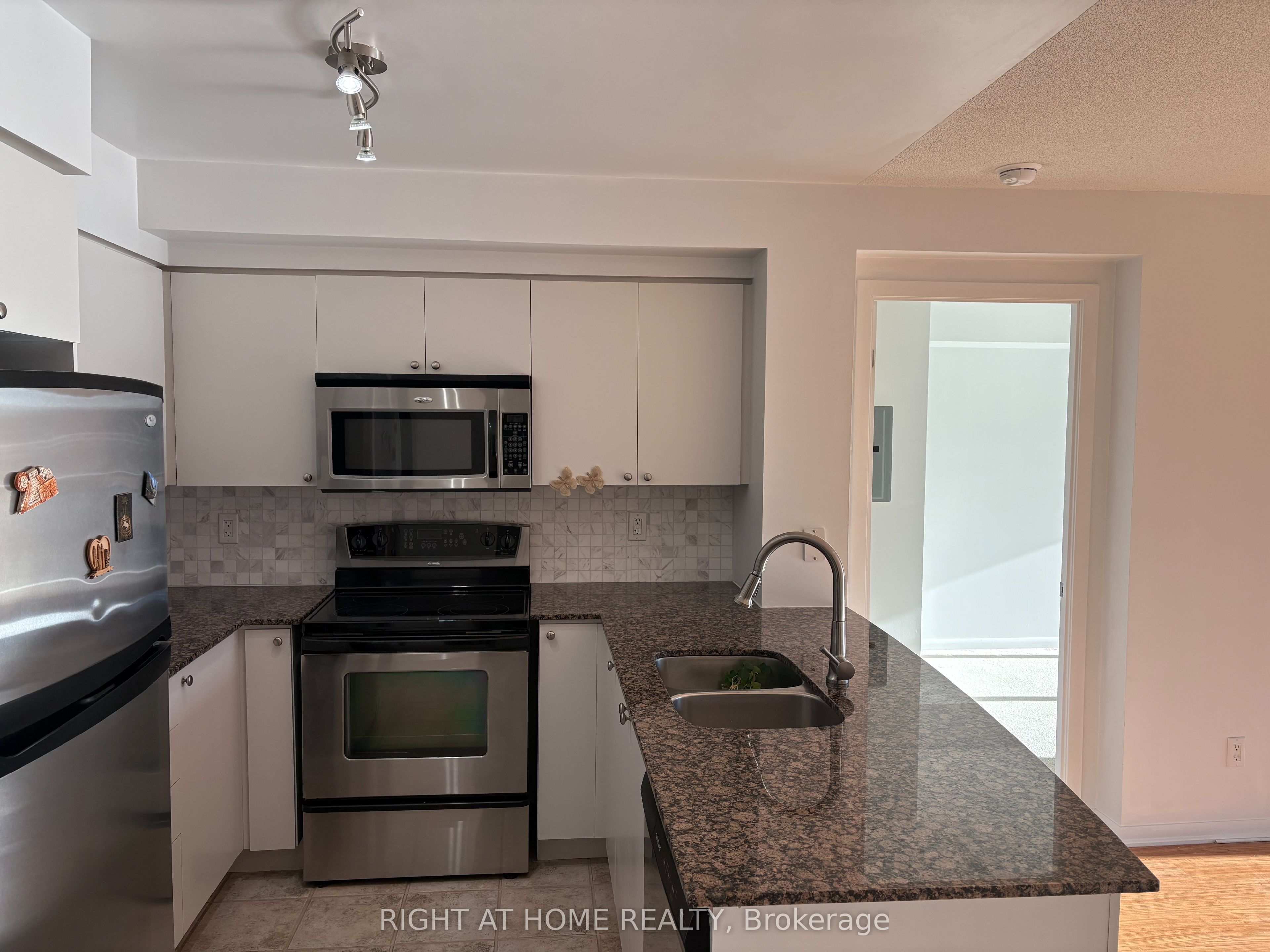 231 Fort York Boulevard, #1011