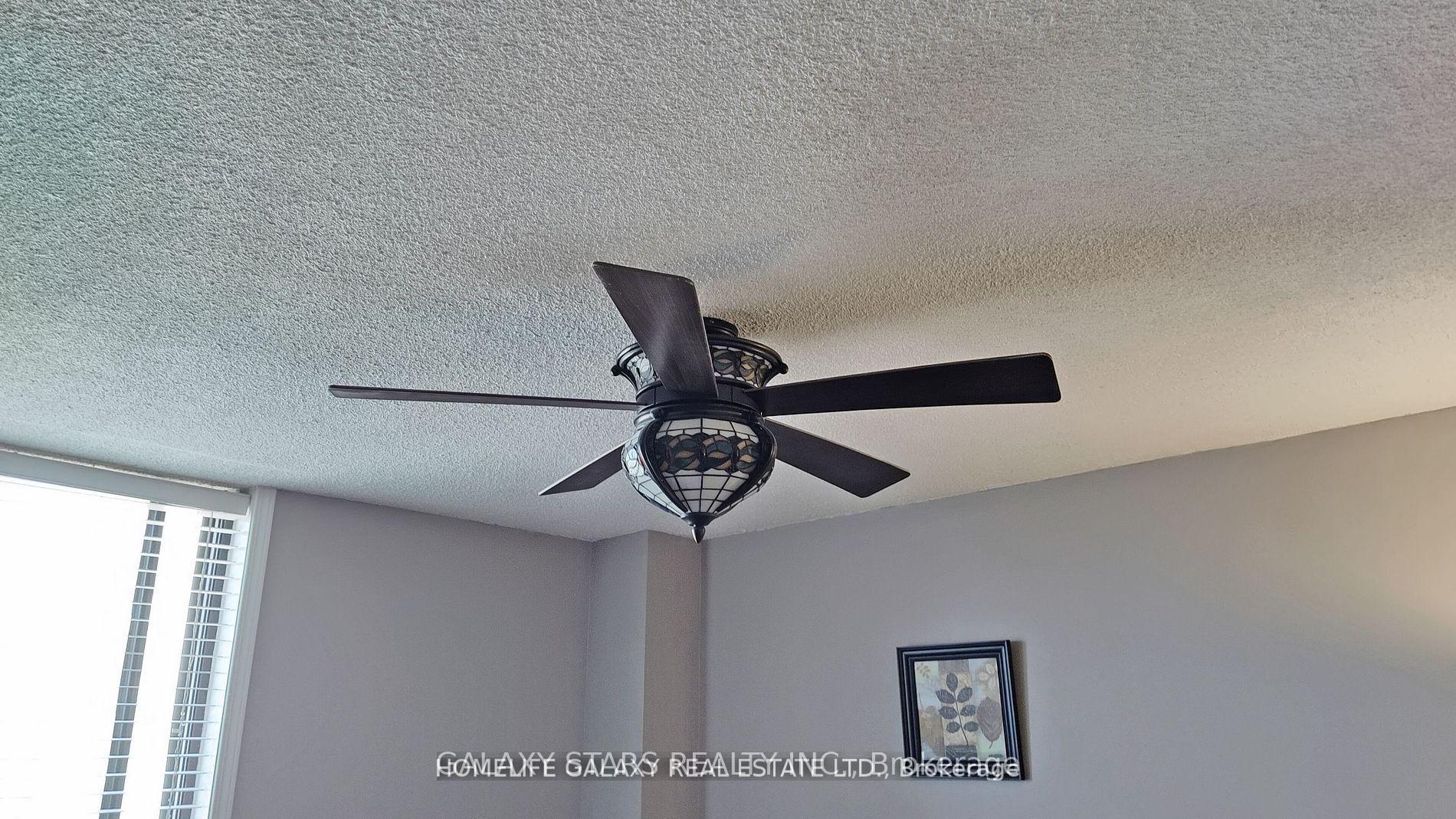 3 Bedrooms Condo at 2556 Argyle, Mississauga For sale