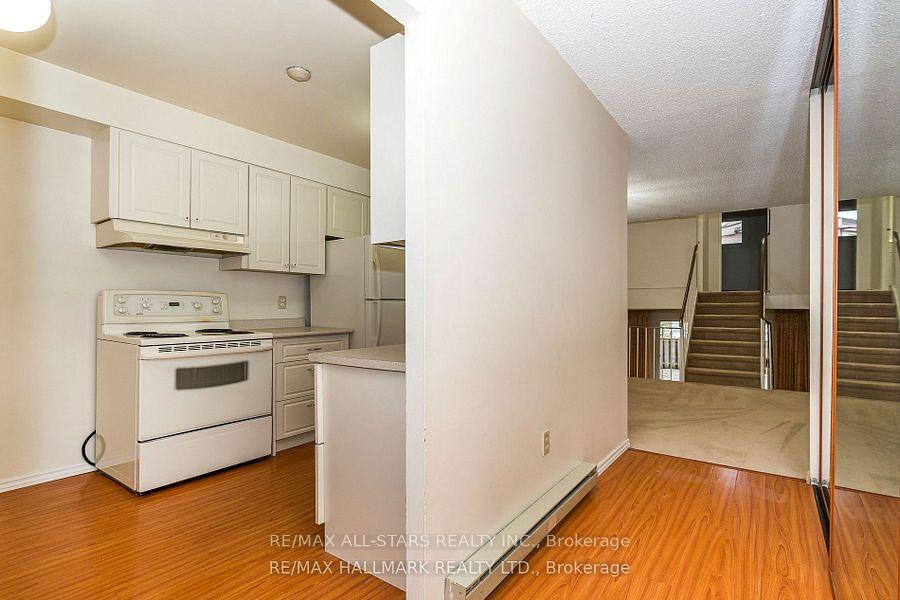 3 Bedrooms Condo at 50 Golf Club, Toronto For sale