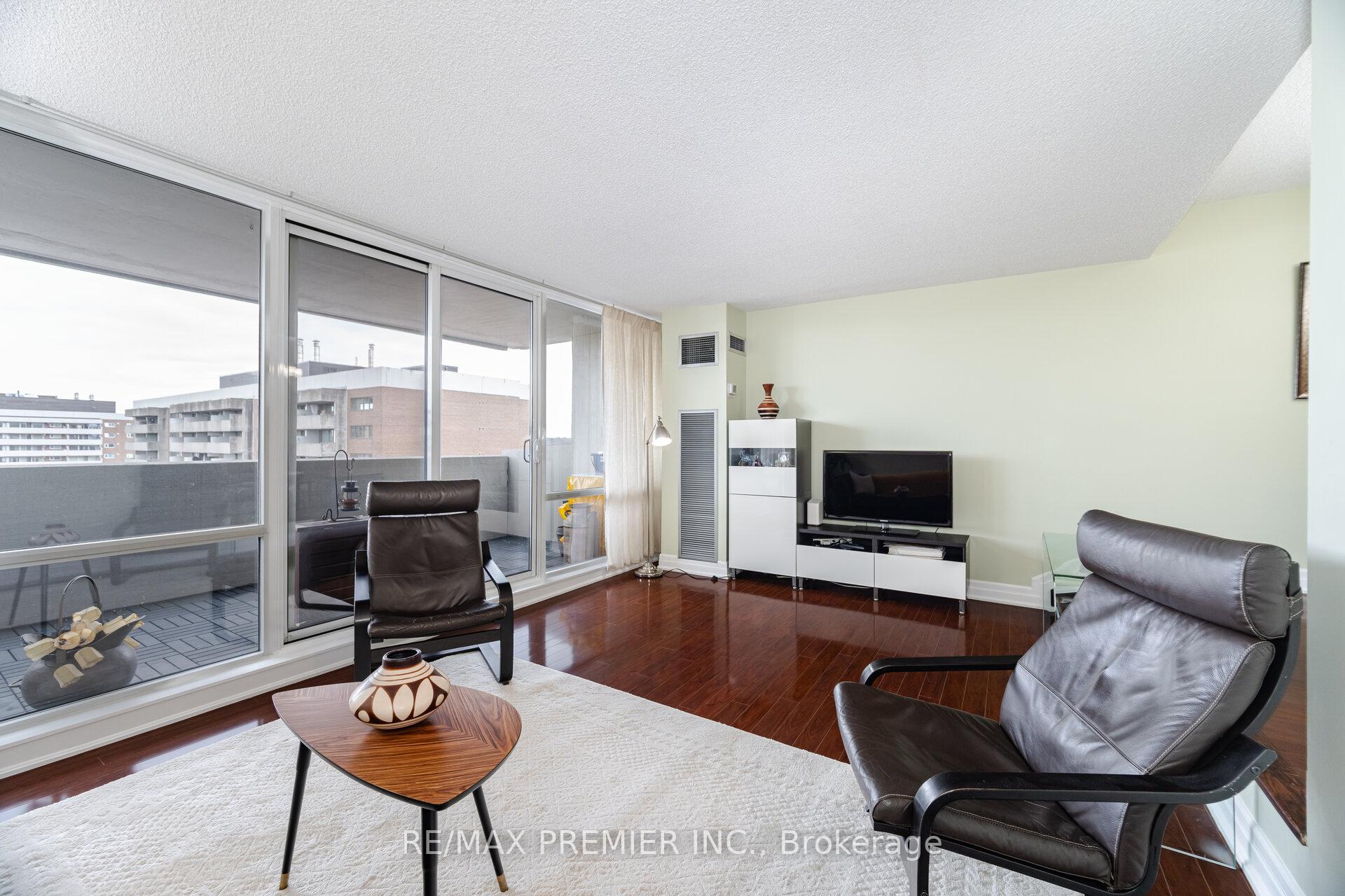2 Bedrooms Condo at 270 Scarlett, Toronto For sale